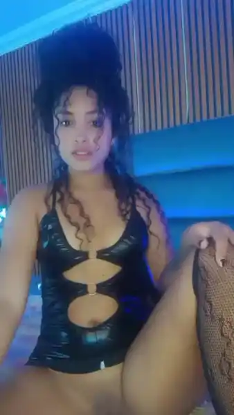 Open my ebony pussy and fuck it