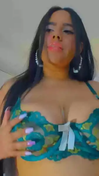 Short and enticing clip featuring the model in an alluring performance.