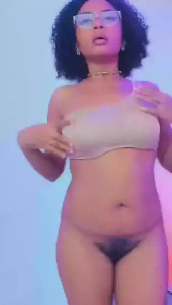 Enjoy a captivating performance featuring her irresistible charm and allure in this stunning 1080p video.