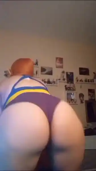 I love shaking my hips and showing off my big butt to you guys.