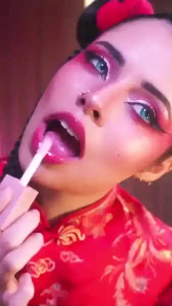 juicy lips