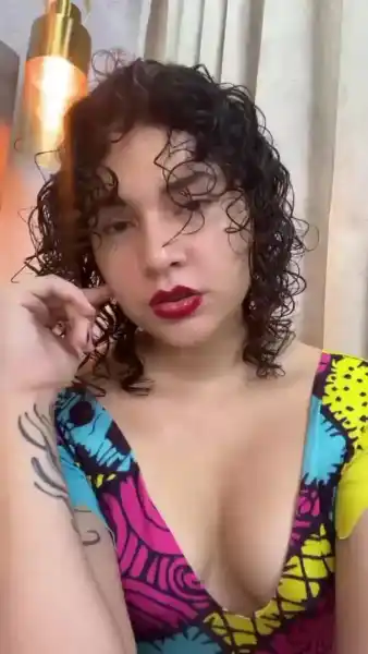 a kiss so that you come for me 😈🍑