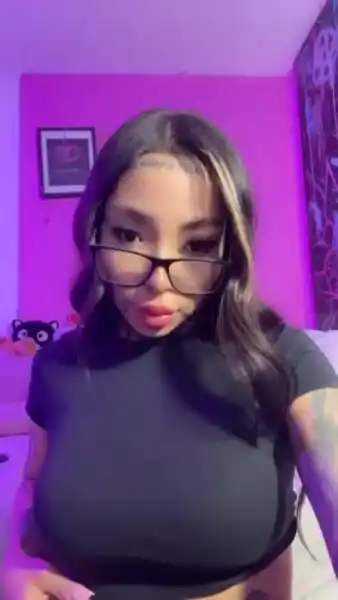 tits free?
