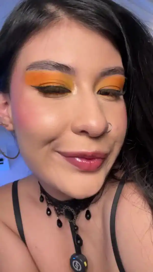 Look this beautiful make up!